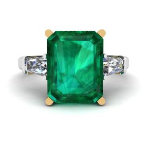 3 carat Emerald Ring with Side Diamonds Baguette