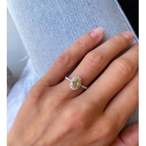 2 carat Oval Yellow Diamond Ring with Halo Yellow Gold - Photo 4