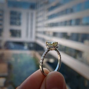 2 carat Oval Yellow Diamond Ring with Halo Yellow Gold - Photo 6
