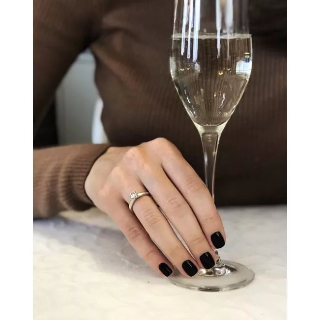 Round diamond 6-prong engagement ring in white gold - Photo 5