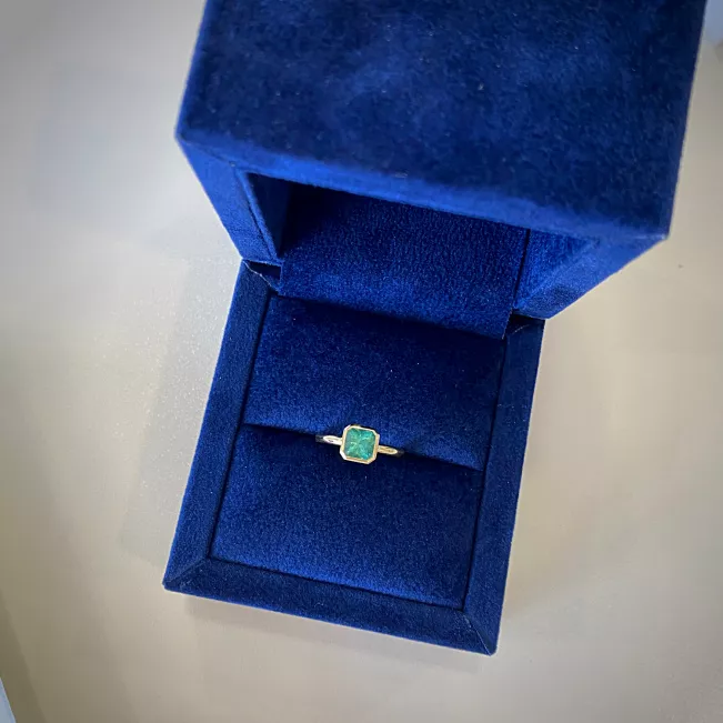 Stylish Square Emerald Ring in 18K White Gold - Photo 5