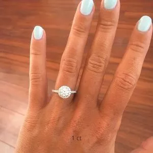 18K White Gold Ring with Round Diamond in Halo - Photo 3