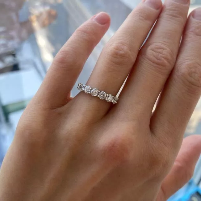 Classic Seven Round Diamond Ring White Gold - Photo 4